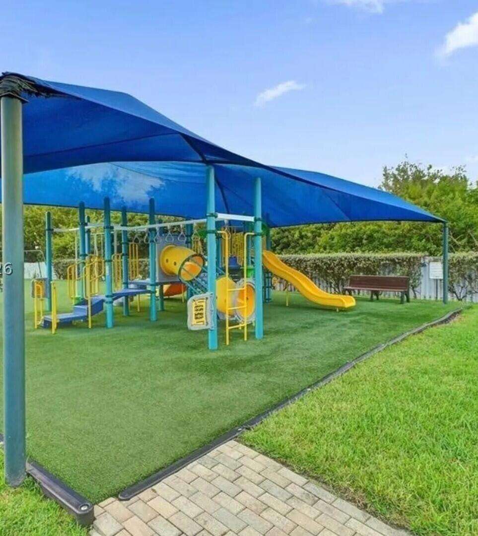 1115 Papaya, Hollywood, FL 33019 - For Sale photo 59