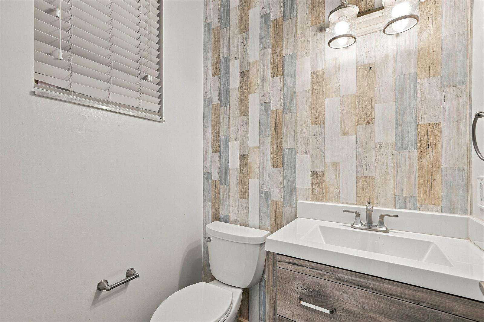 1115 Papaya, Hollywood, FL 33019 - For Sale photo 8