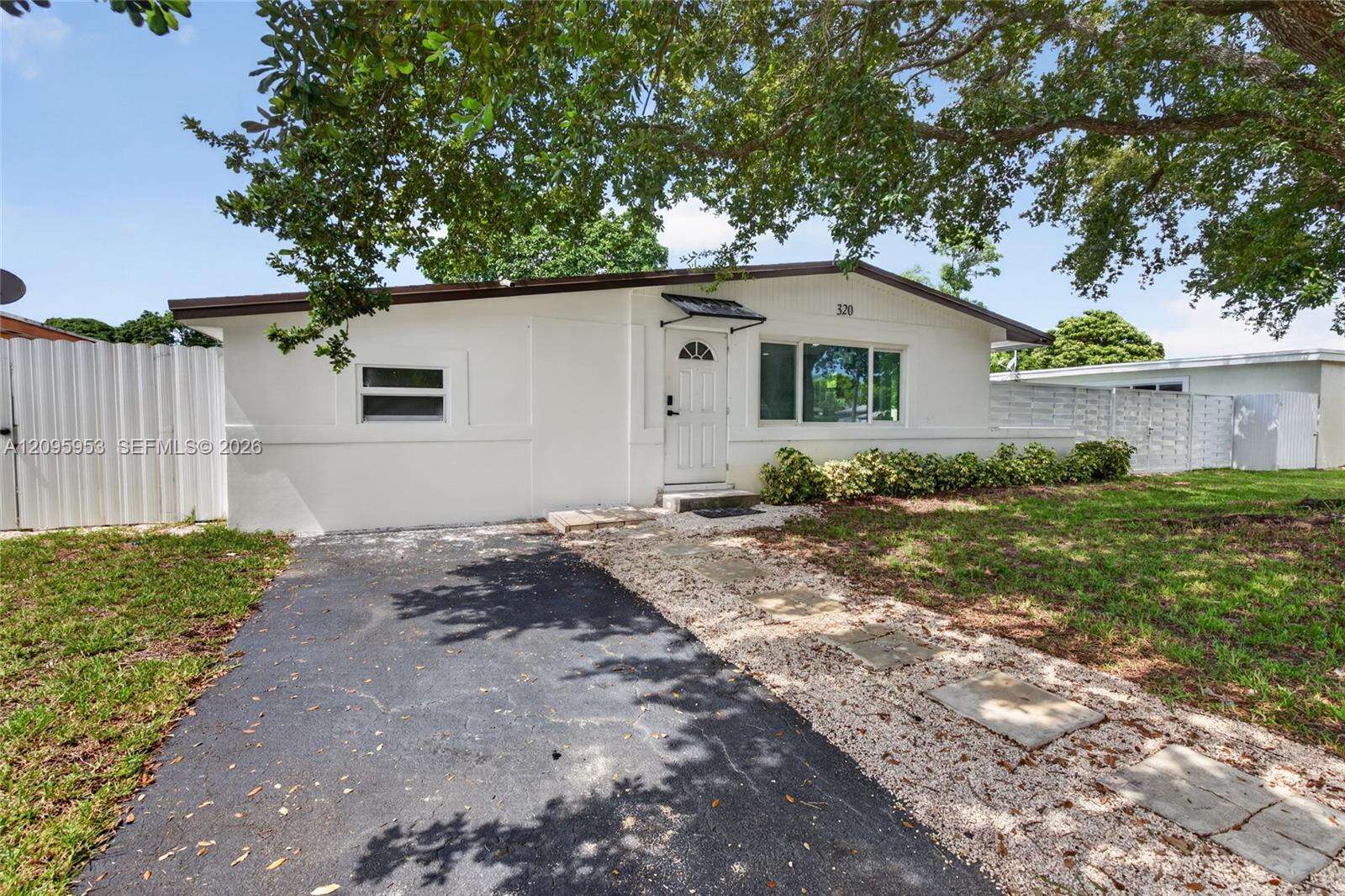 320 70th Ter, Hollywood, FL 33024 - For Sale photo 2