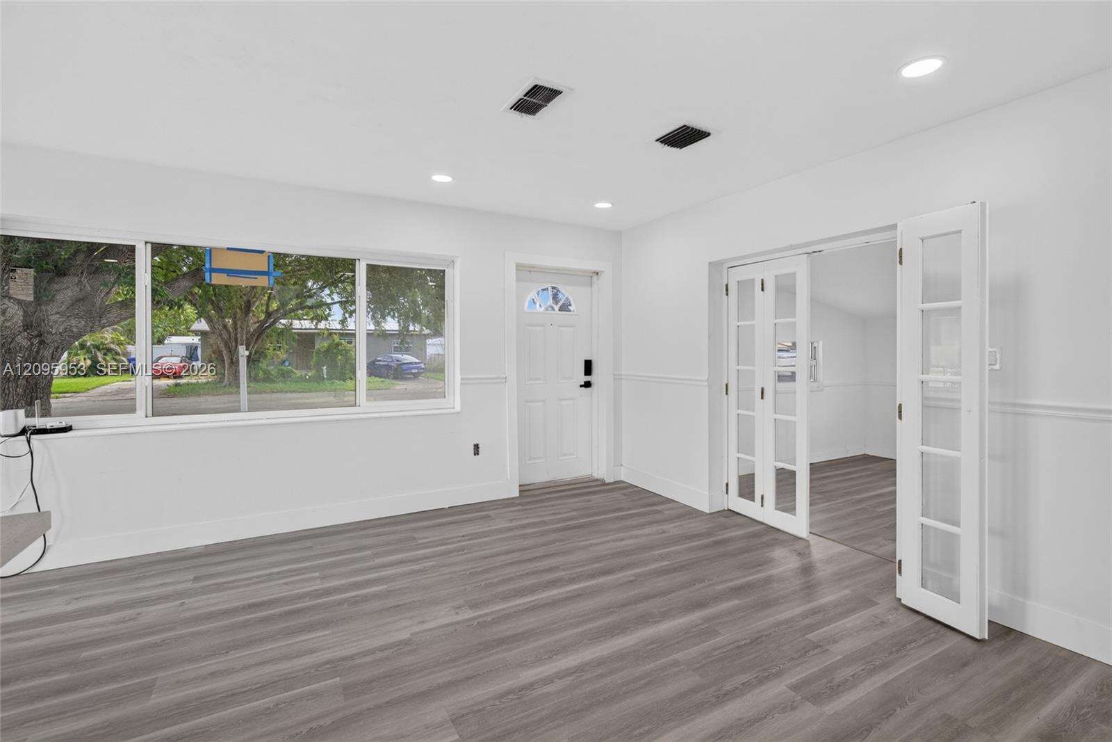 320 70th Ter, Hollywood, FL 33024 - For Sale photo 17