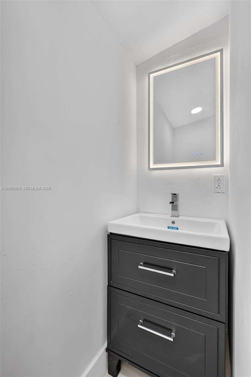 320 70th Ter, Hollywood, FL 33024 - For Sale photo 19