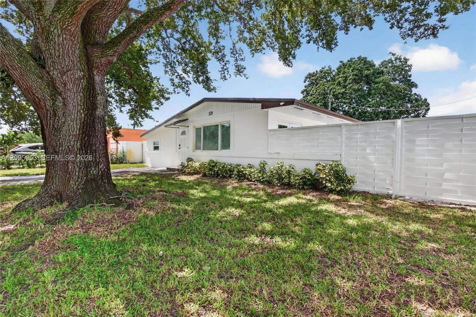 320 70th Ter, Hollywood, FL 33024 - For Sale photo 3