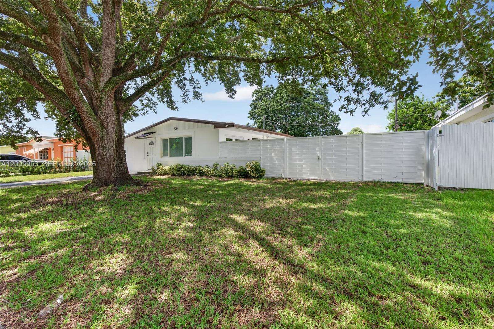 320 70th Ter, Hollywood, FL 33024 - For Sale photo 4
