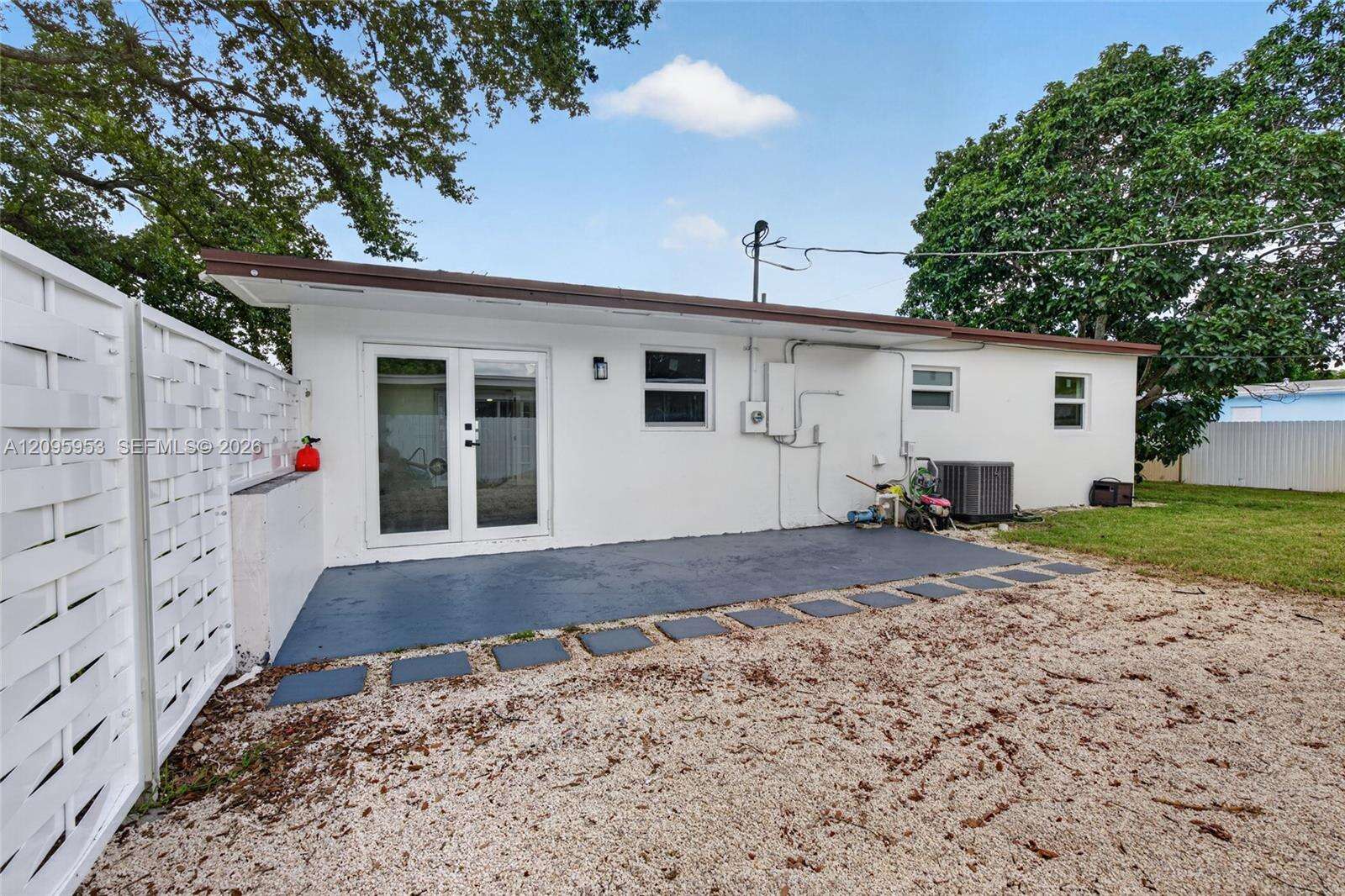 320 70th Ter, Hollywood, FL 33024 - For Sale photo 31