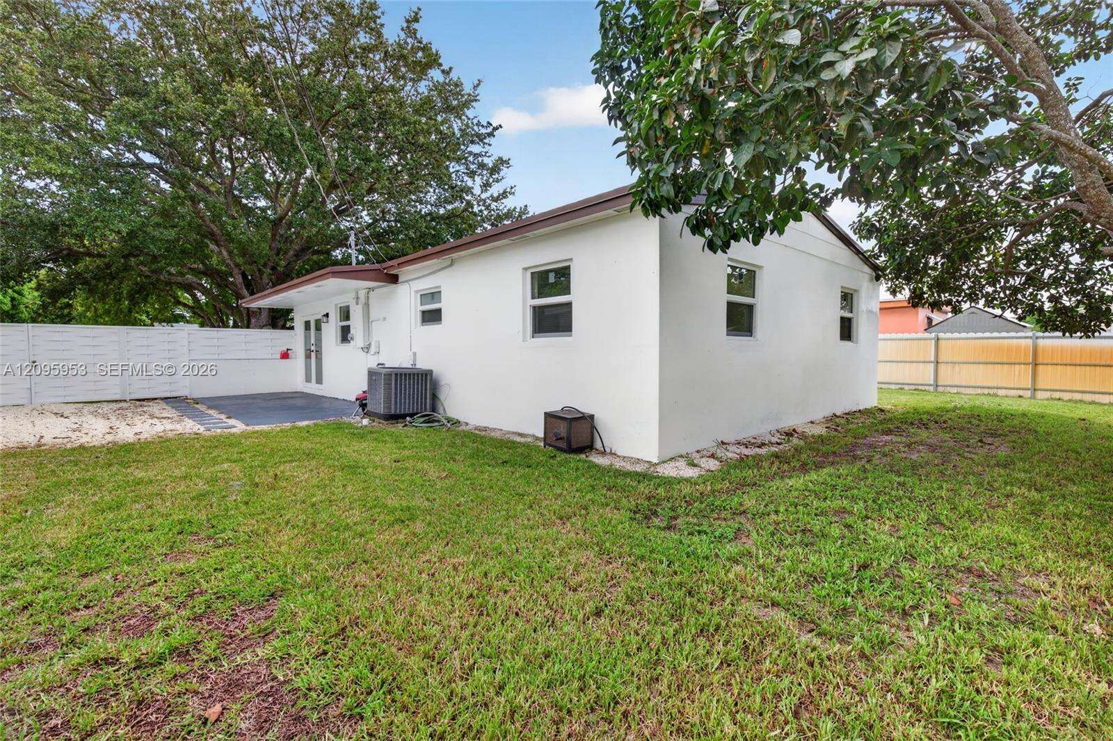 320 70th Ter, Hollywood, FL 33024 - For Sale photo 32