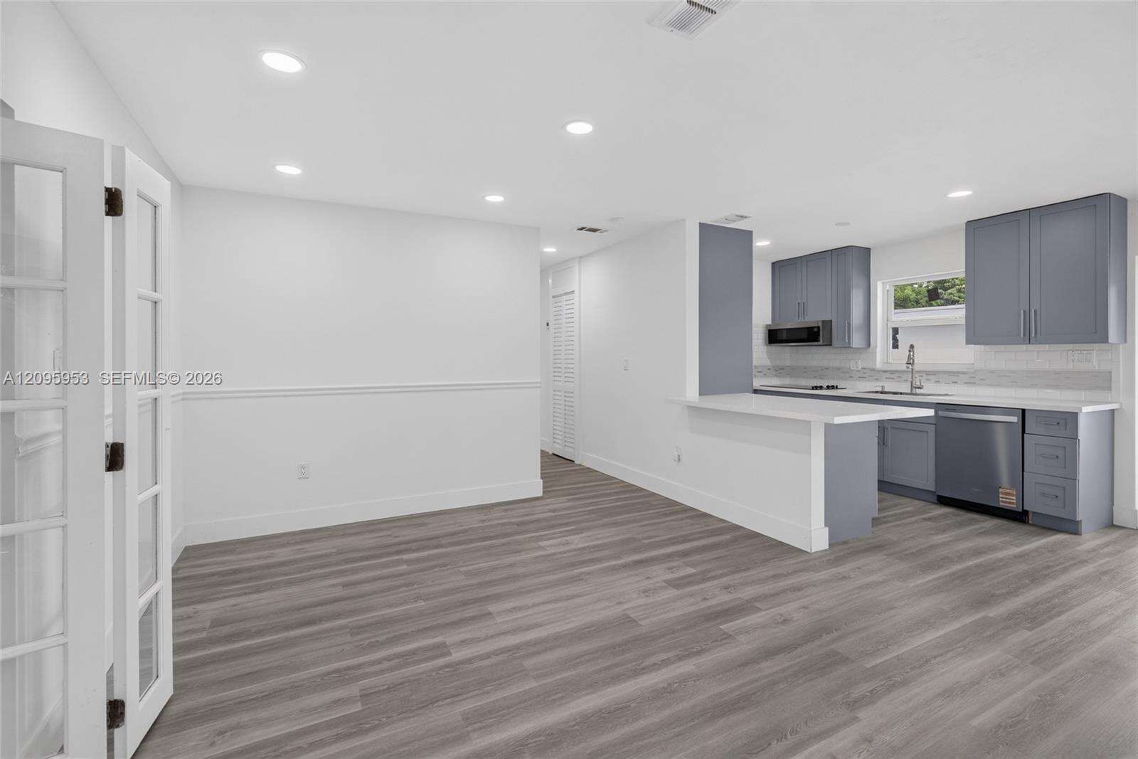 320 70th Ter, Hollywood, FL 33024 - For Sale photo 5