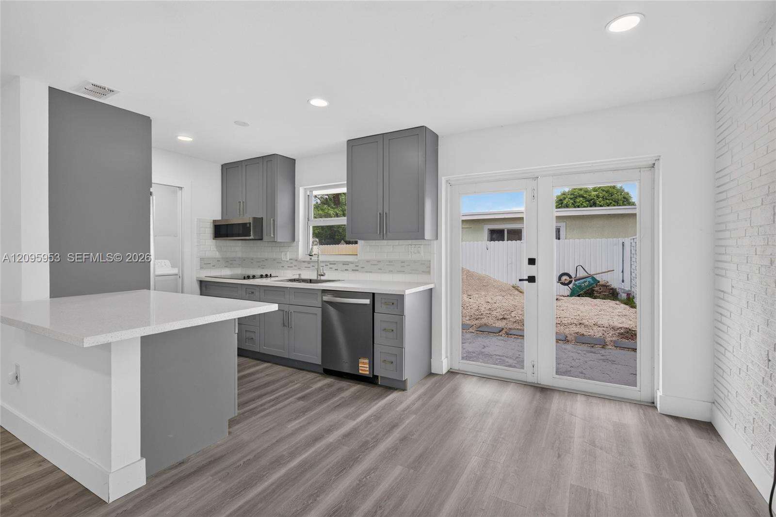 320 70th Ter, Hollywood, FL 33024 - For Sale photo 8