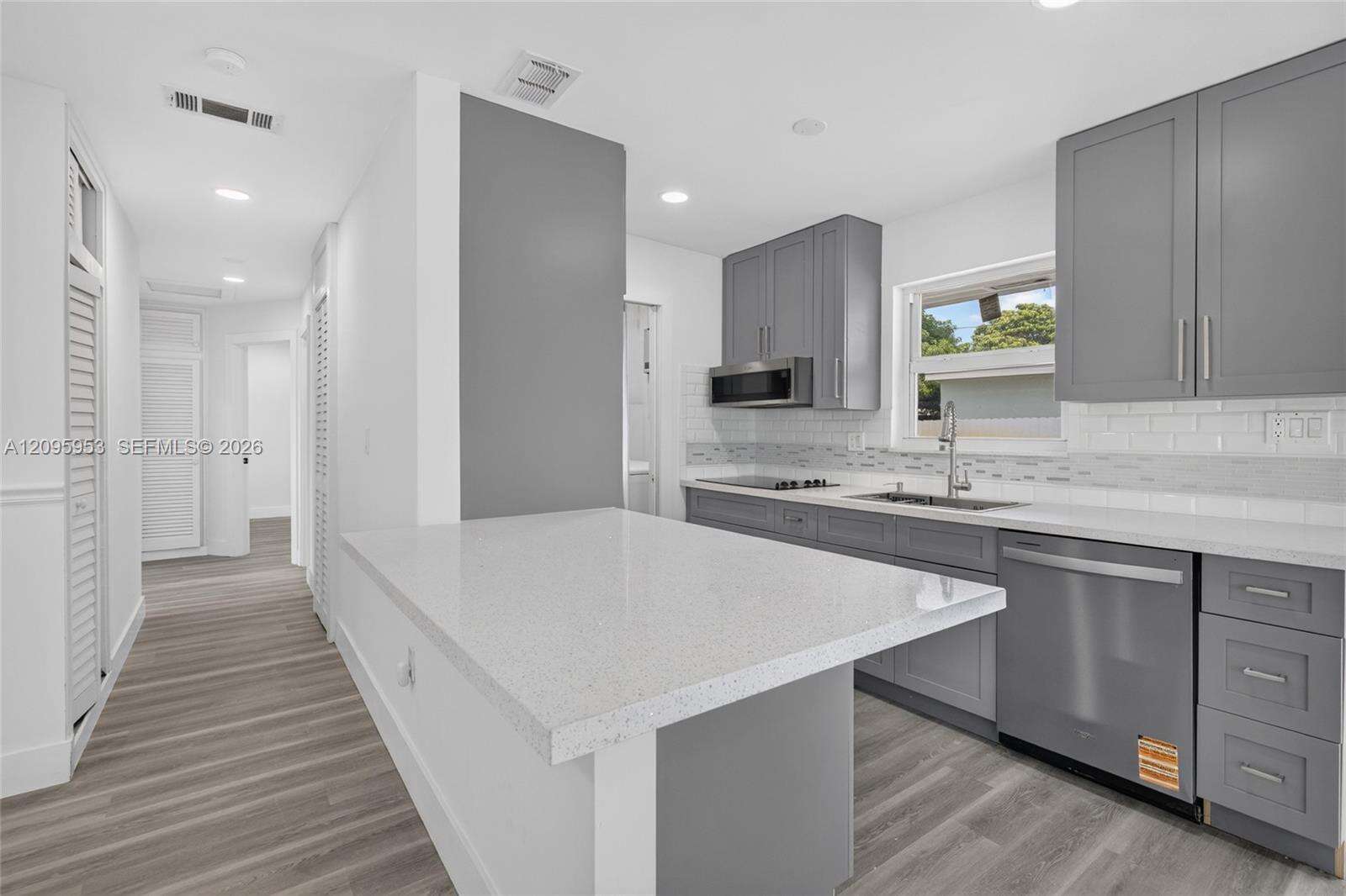 320 70th Ter, Hollywood, FL 33024 - For Sale photo 9