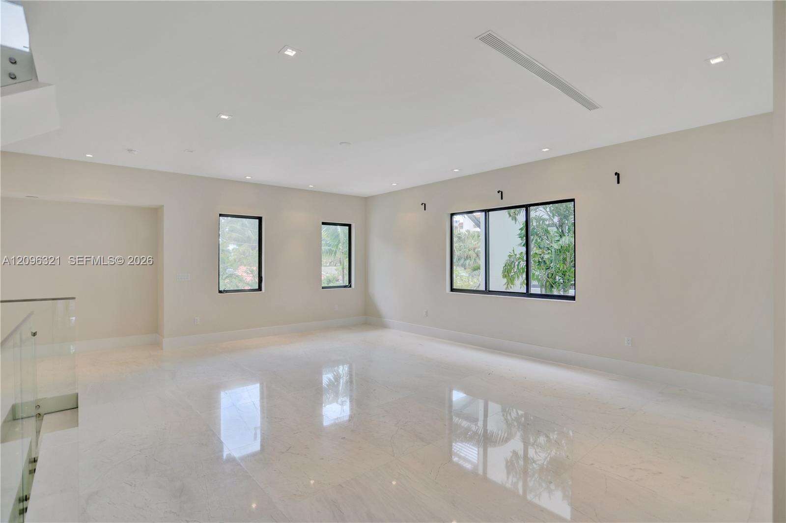 3550 Glencoe St, Miami, FL 33133 - For Sale photo 12