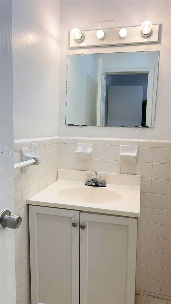 1009 2nd St, Hallandale Beach, FL 33009 - For Sale photo 5