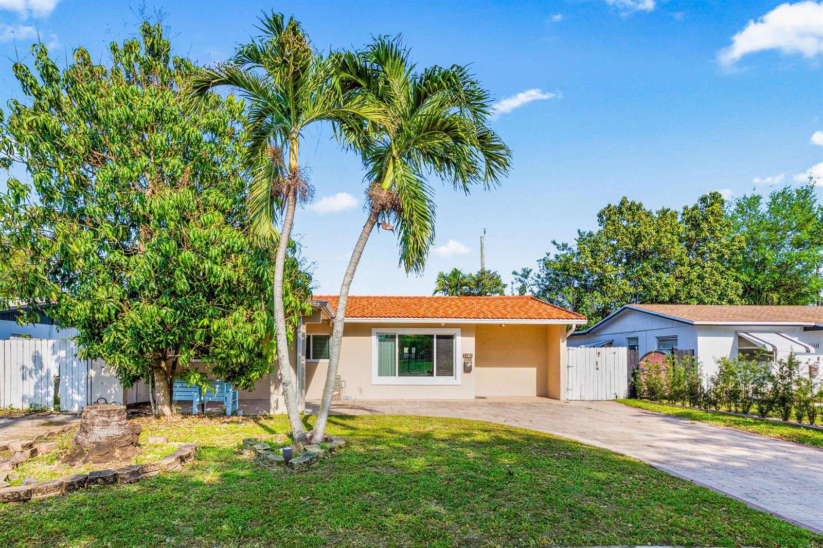 1121 66th, Hollywood, FL 33024 - For Sale photo 2
