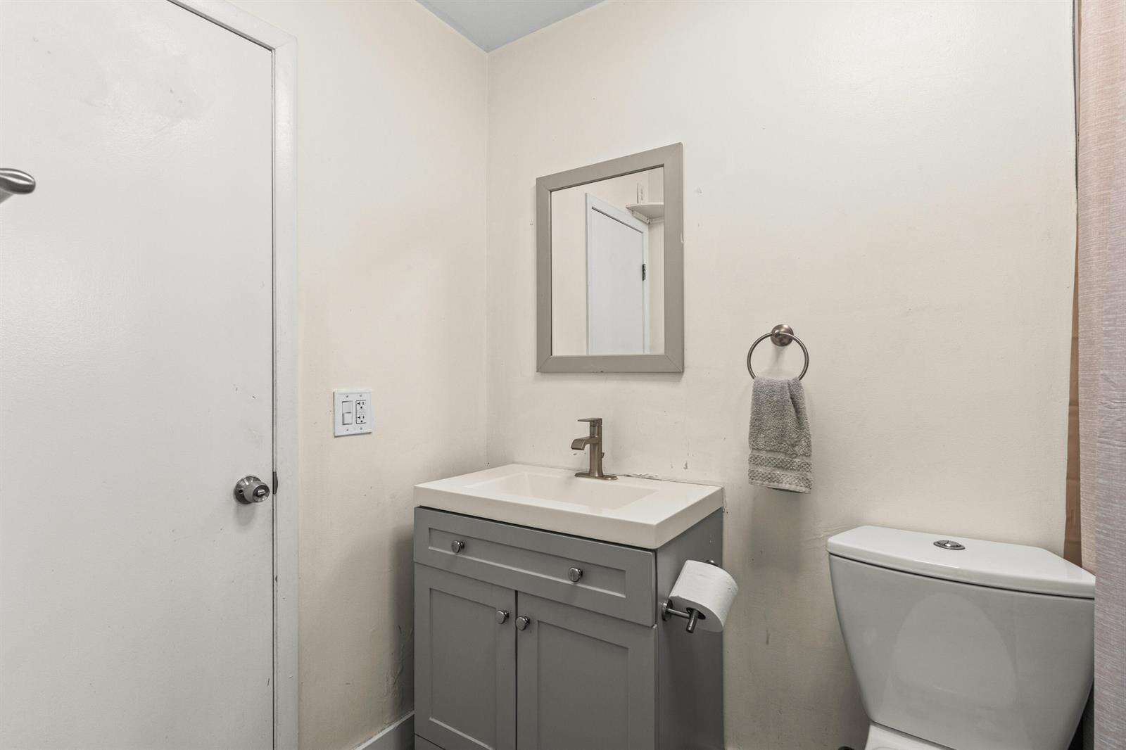 1121 66th, Hollywood, FL 33024 - For Sale photo 15