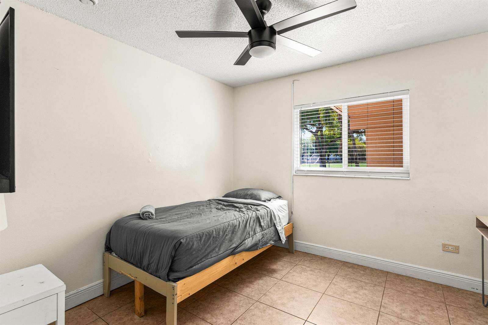 1121 66th, Hollywood, FL 33024 - For Sale photo 20