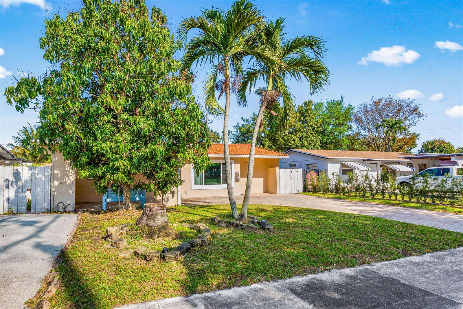 1121 66th, Hollywood, FL 33024 - For Sale photo 3