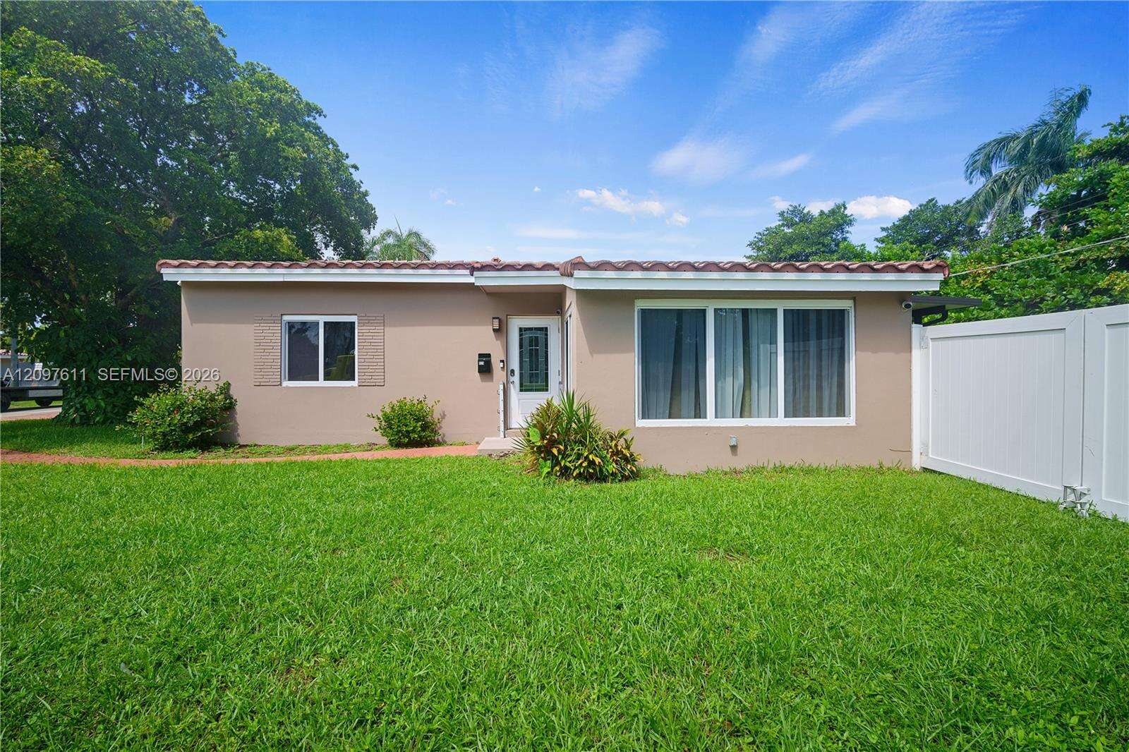 925 4th St, Hallandale Beach, FL 33009 - For Sale photo 18