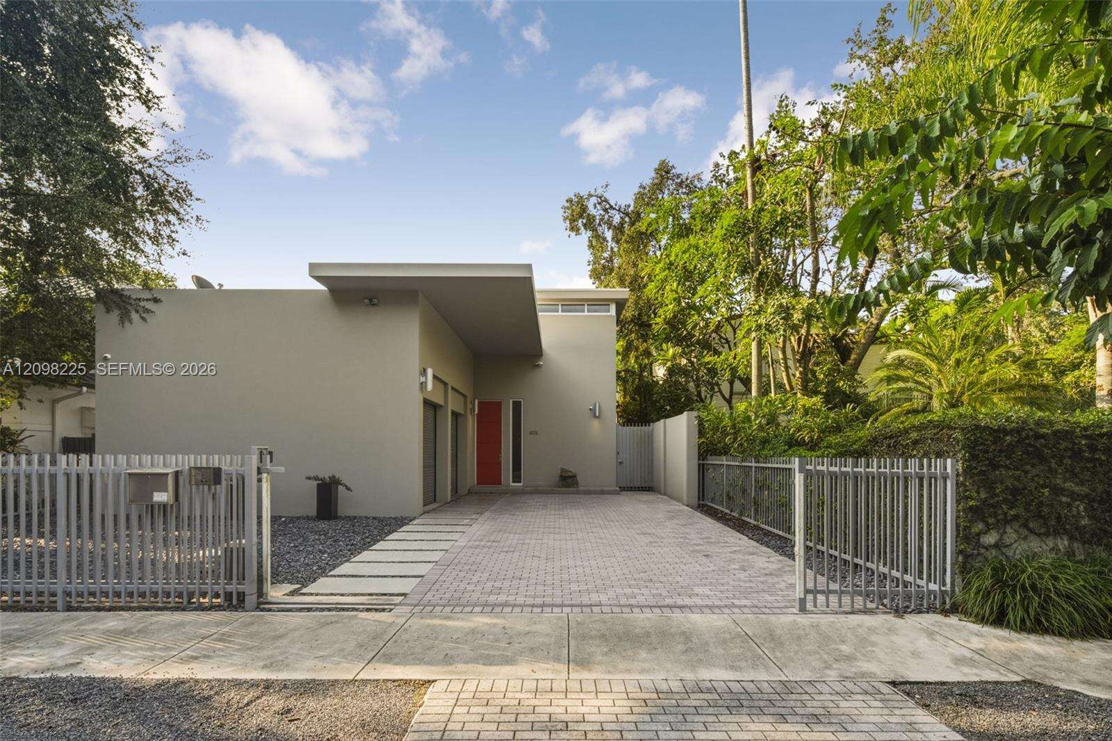 1828 Espanola Dr, Miami, FL 33133 - Pending Sale photo 2