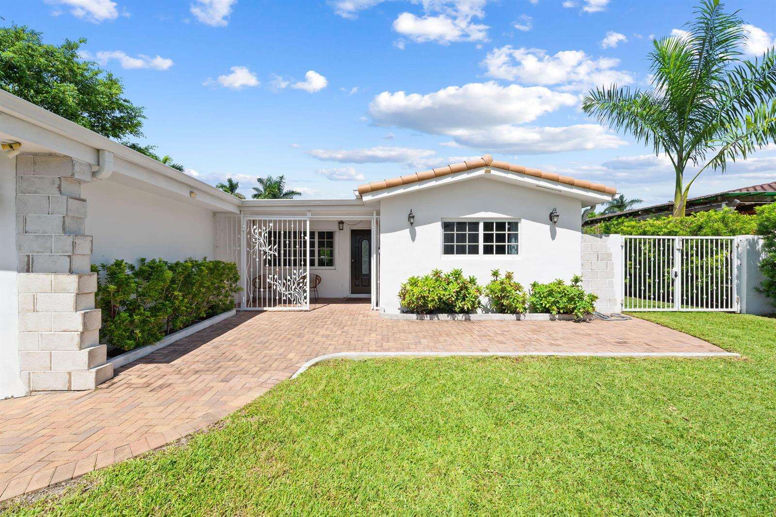 1311 Pierce, Hollywood, FL 33019 - For Sale photo 2
