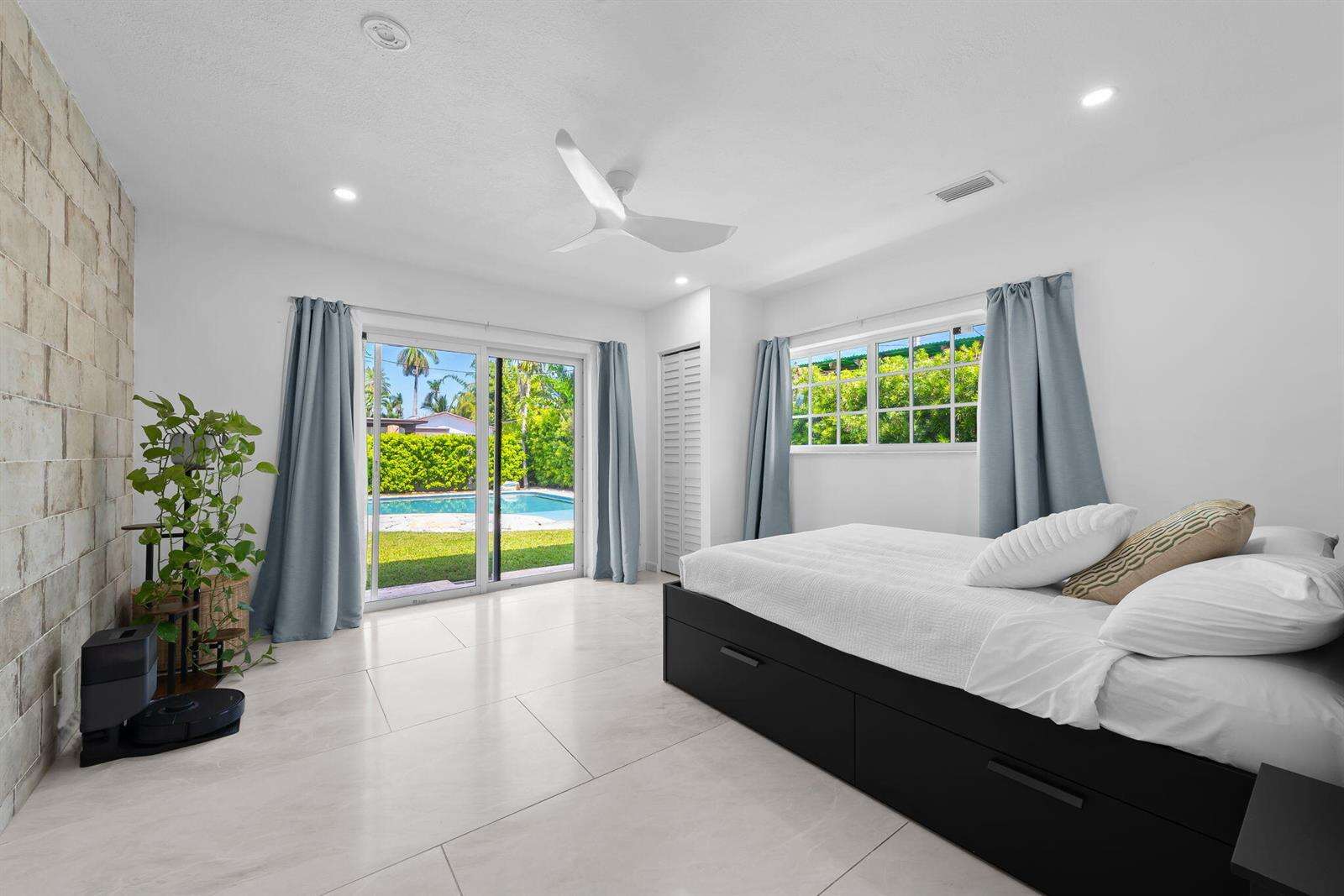 1311 Pierce, Hollywood, FL 33019 - For Sale photo 13