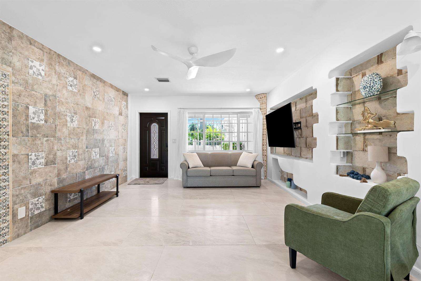 1311 Pierce, Hollywood, FL 33019 - For Sale photo 6