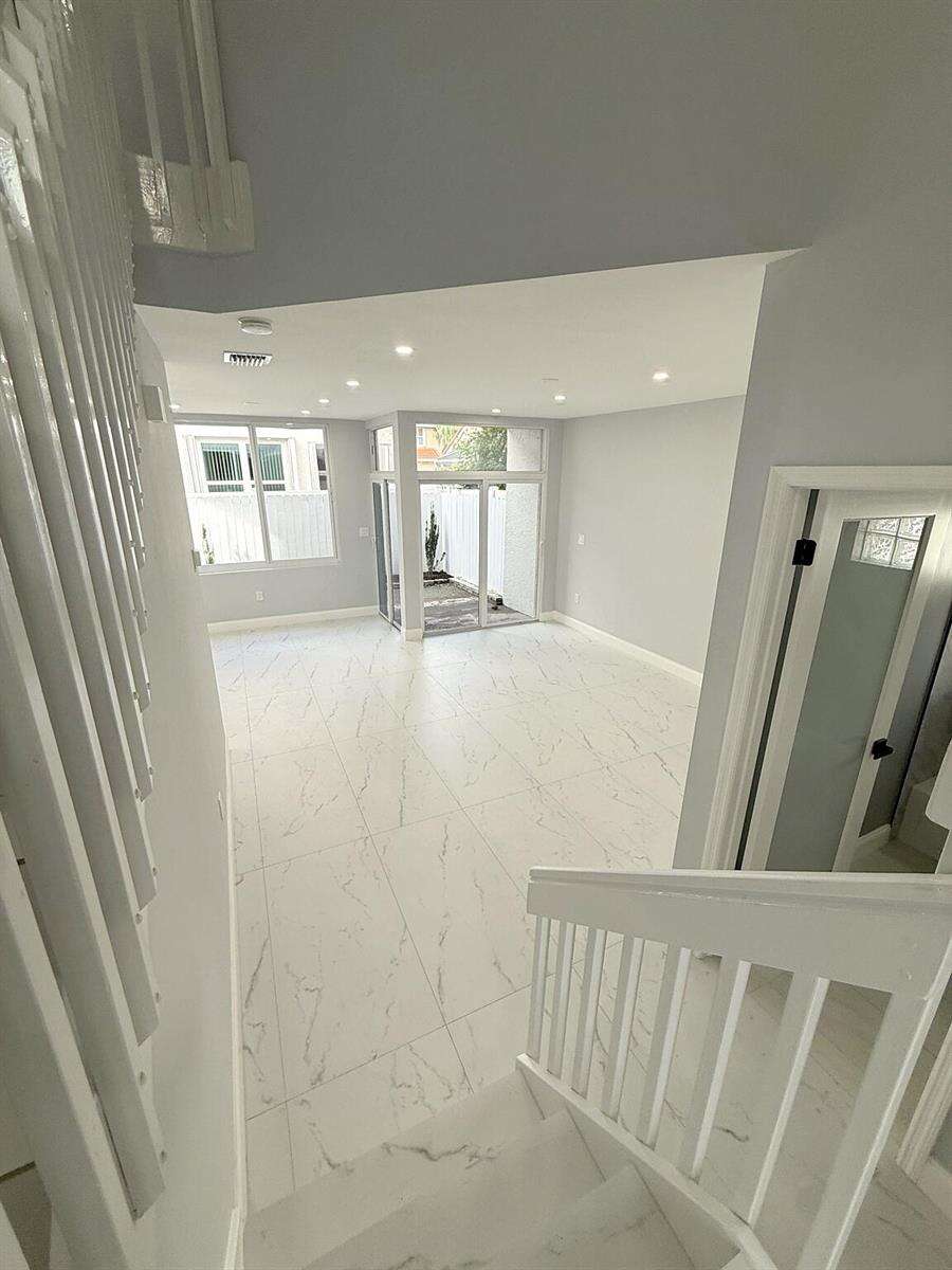 3705 Valais, Hollywood, FL 33021 - For Sale photo 2