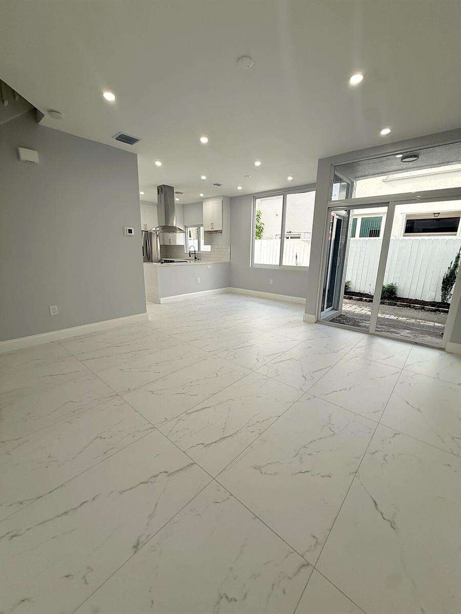 3705 Valais, Hollywood, FL 33021 - For Sale photo 3
