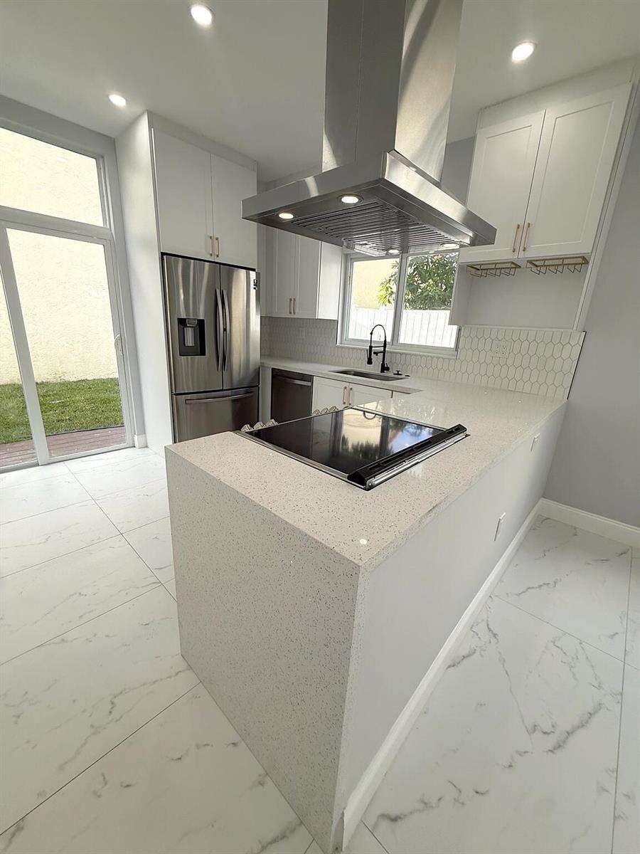 3705 Valais, Hollywood, FL 33021 - For Sale photo 4