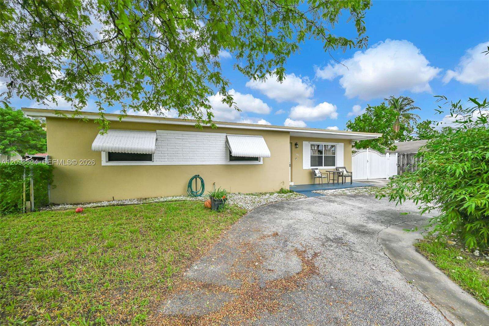 230 67th Ave, Hollywood, FL 33024 - For Sale photo 1