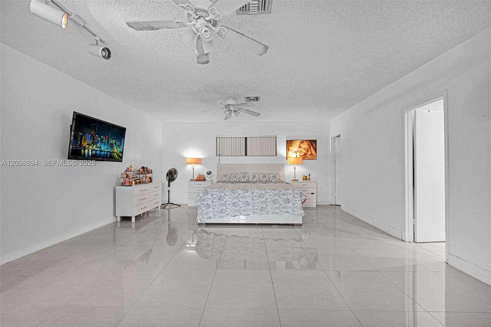 230 67th Ave, Hollywood, FL 33024 - For Sale photo 15