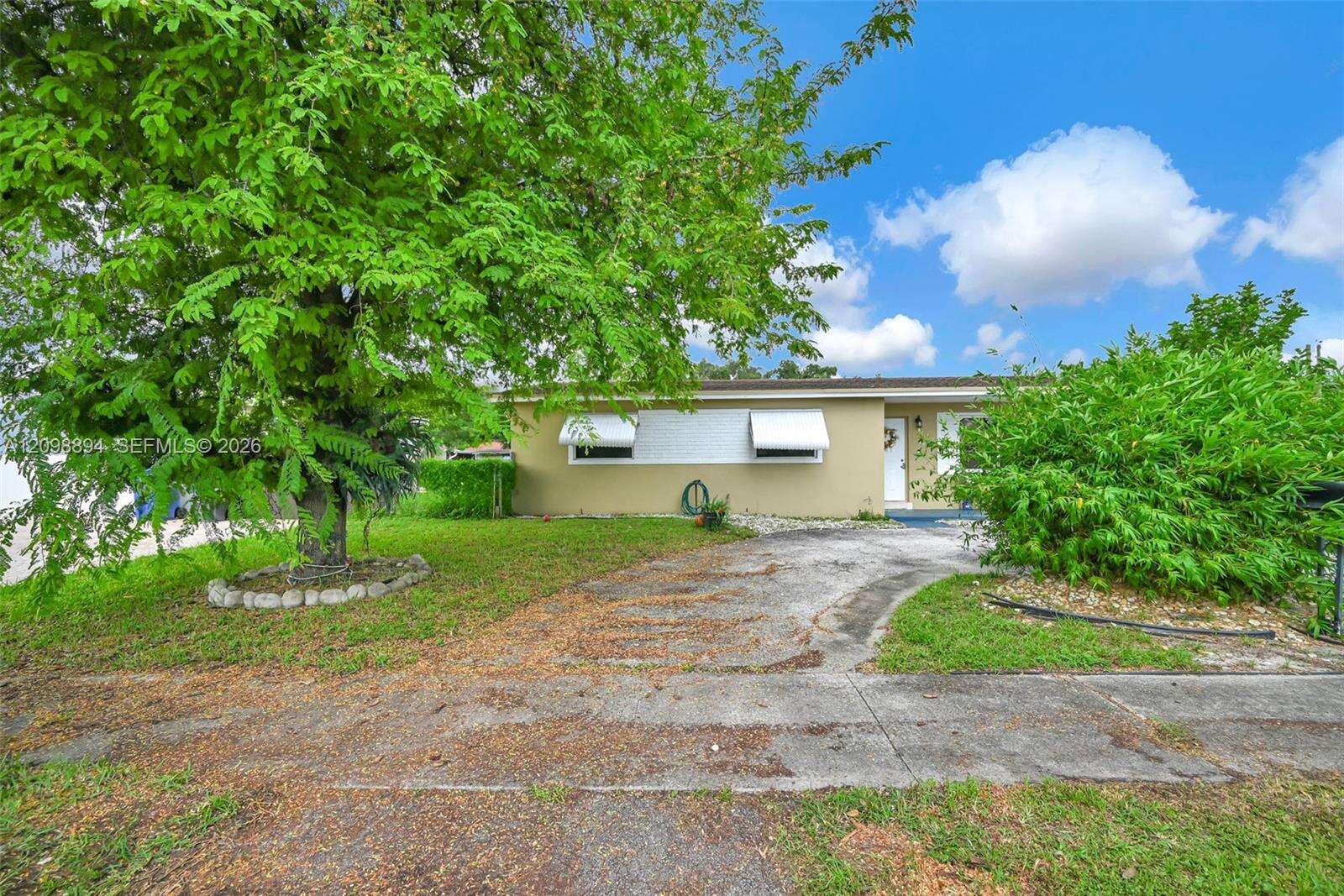230 67th Ave, Hollywood, FL 33024 - For Sale photo 3
