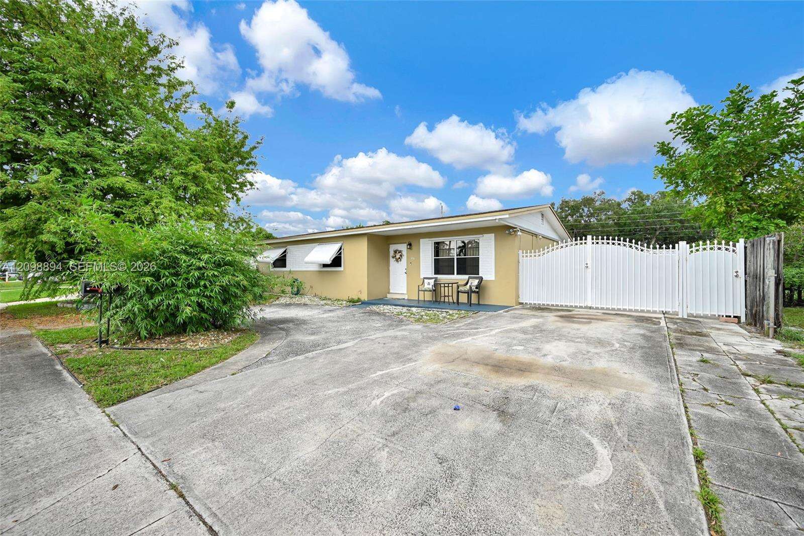 230 67th Ave, Hollywood, FL 33024 - For Sale photo 4