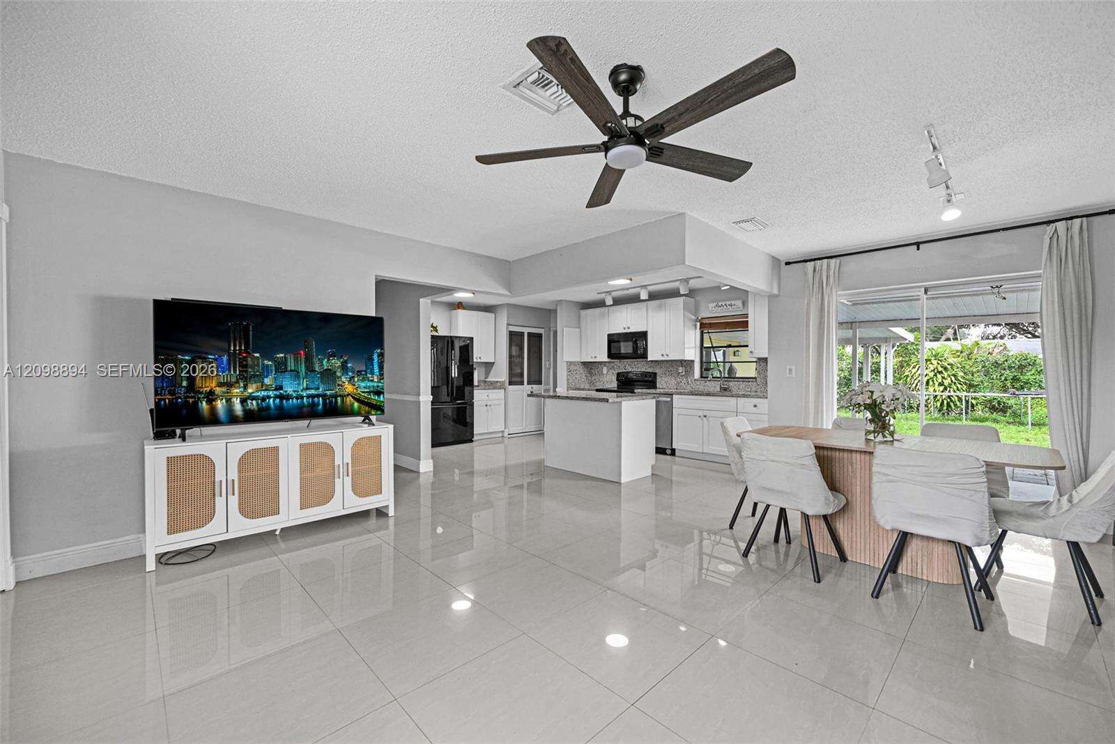 230 67th Ave, Hollywood, FL 33024 - For Sale photo 5