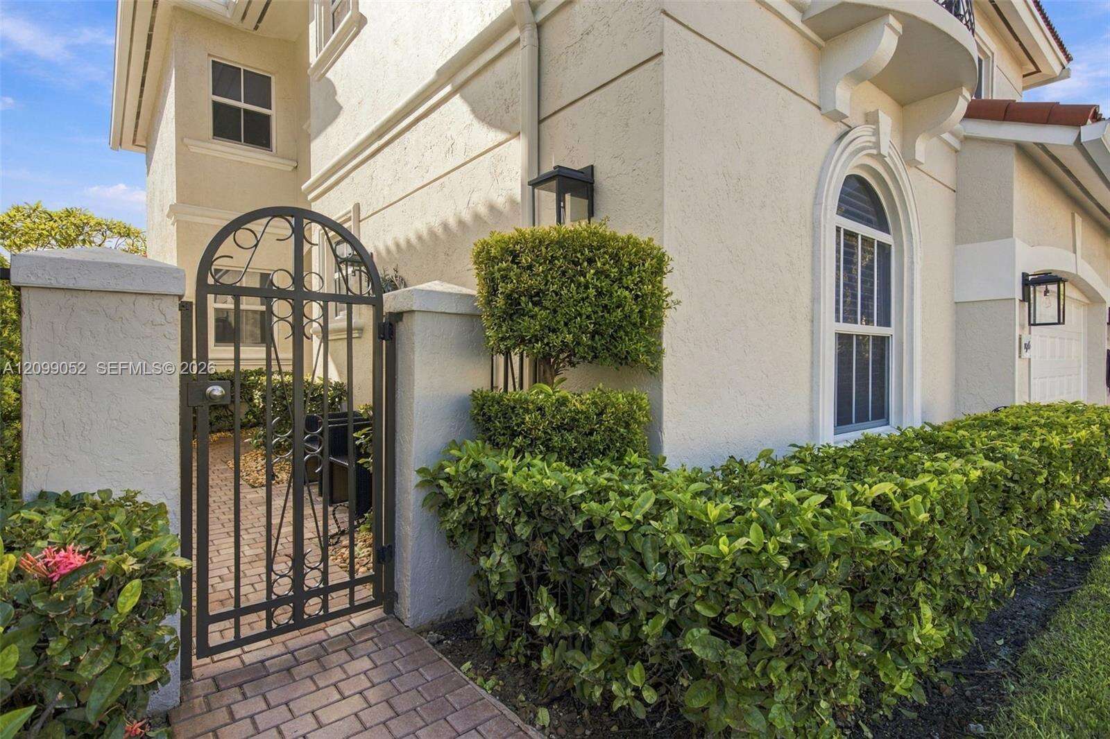 1516 Breakwater Ter, Hollywood, FL 33019 - For Sale photo 5