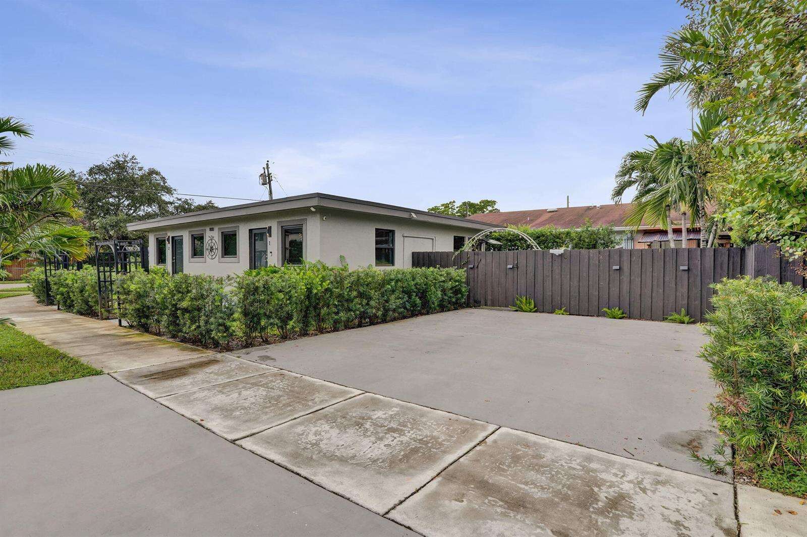 800 59th, Hollywood, FL 33021 - For Sale photo 2