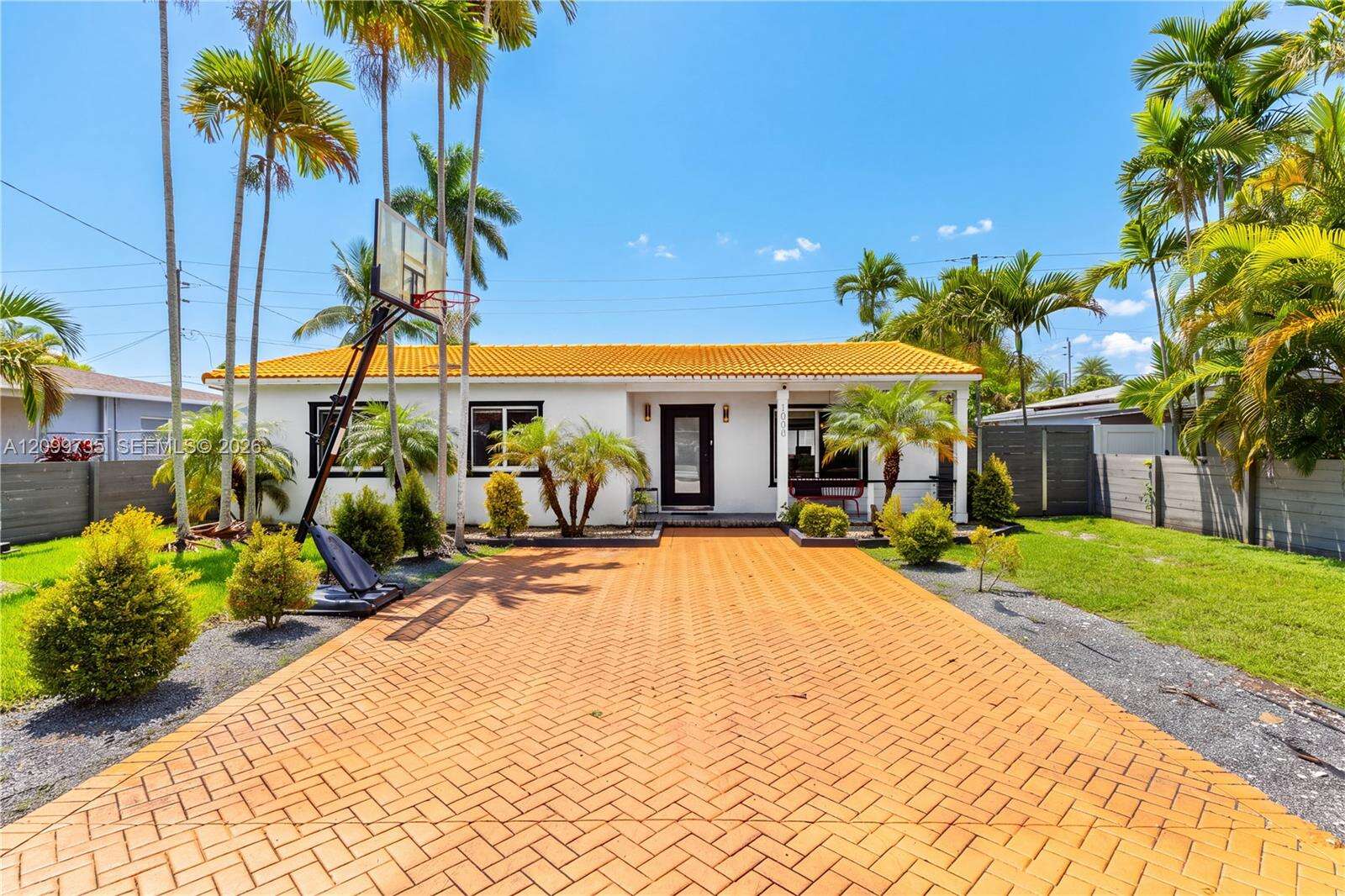 1008 Moffett St, Hallandale Beach, FL 33009 - For Sale photo 2