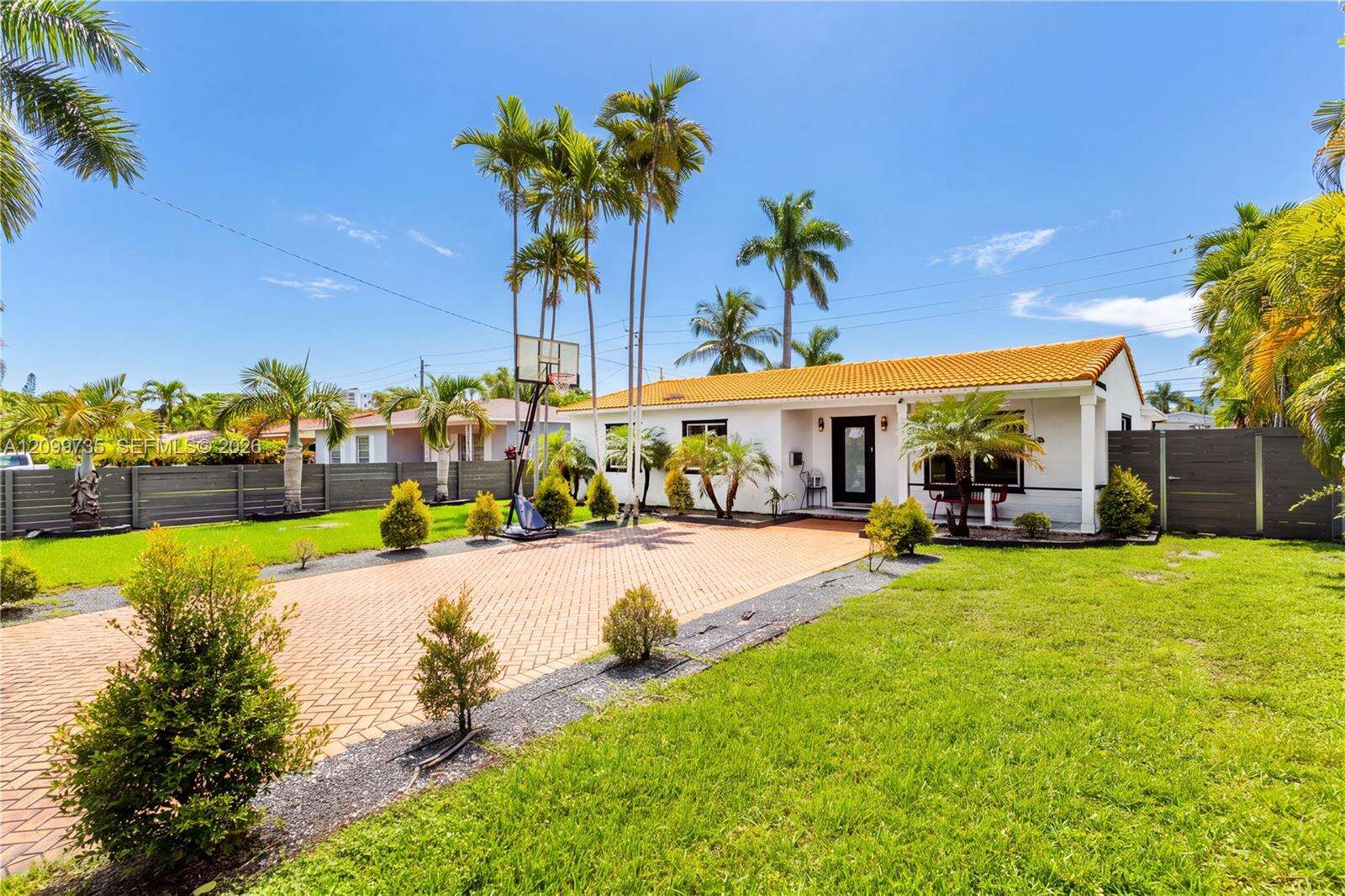 1008 Moffett St, Hallandale Beach, FL 33009 - For Sale photo 3