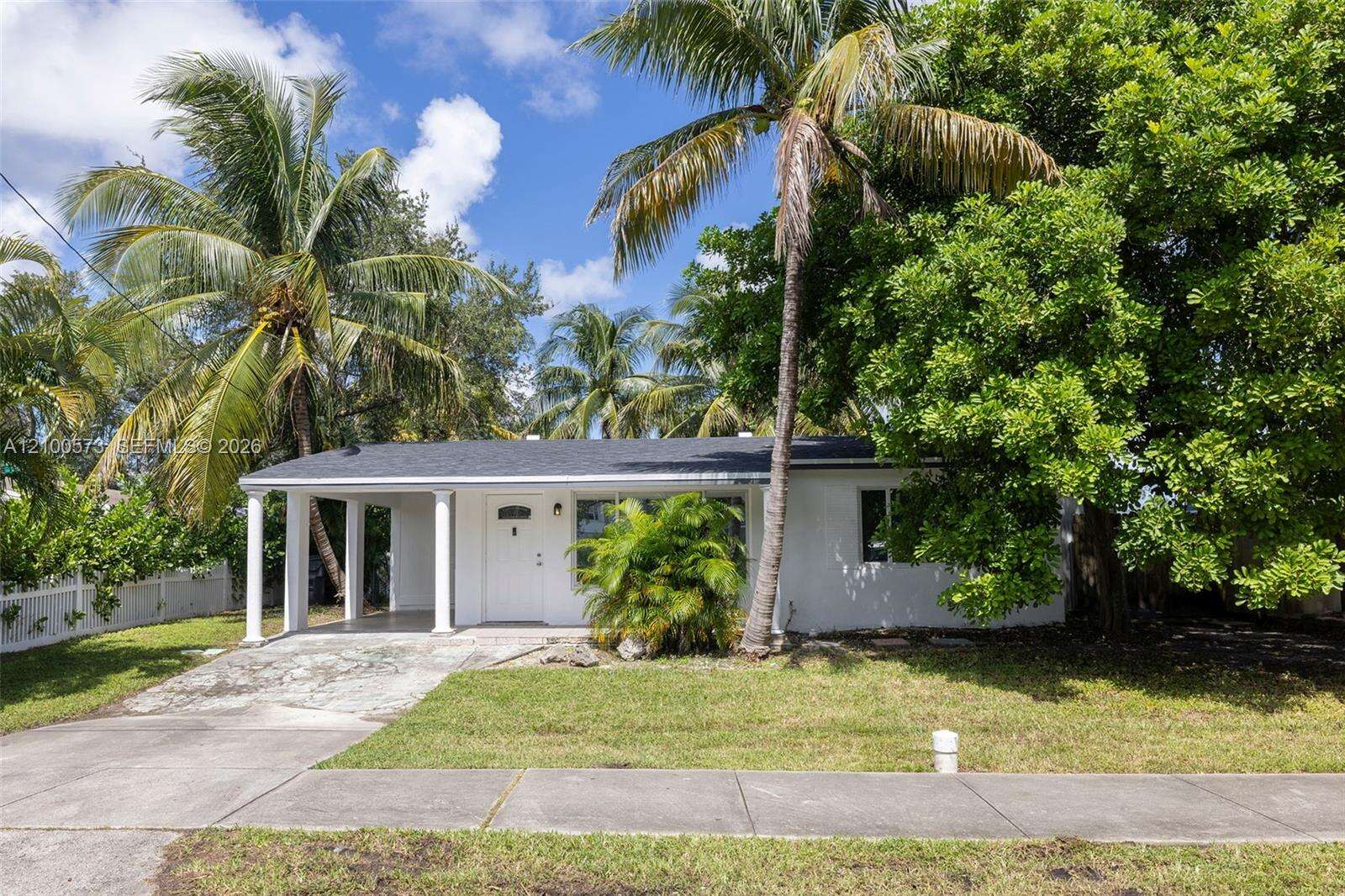 2733 Harding St, Hollywood, FL 33020 - For Sale photo 2