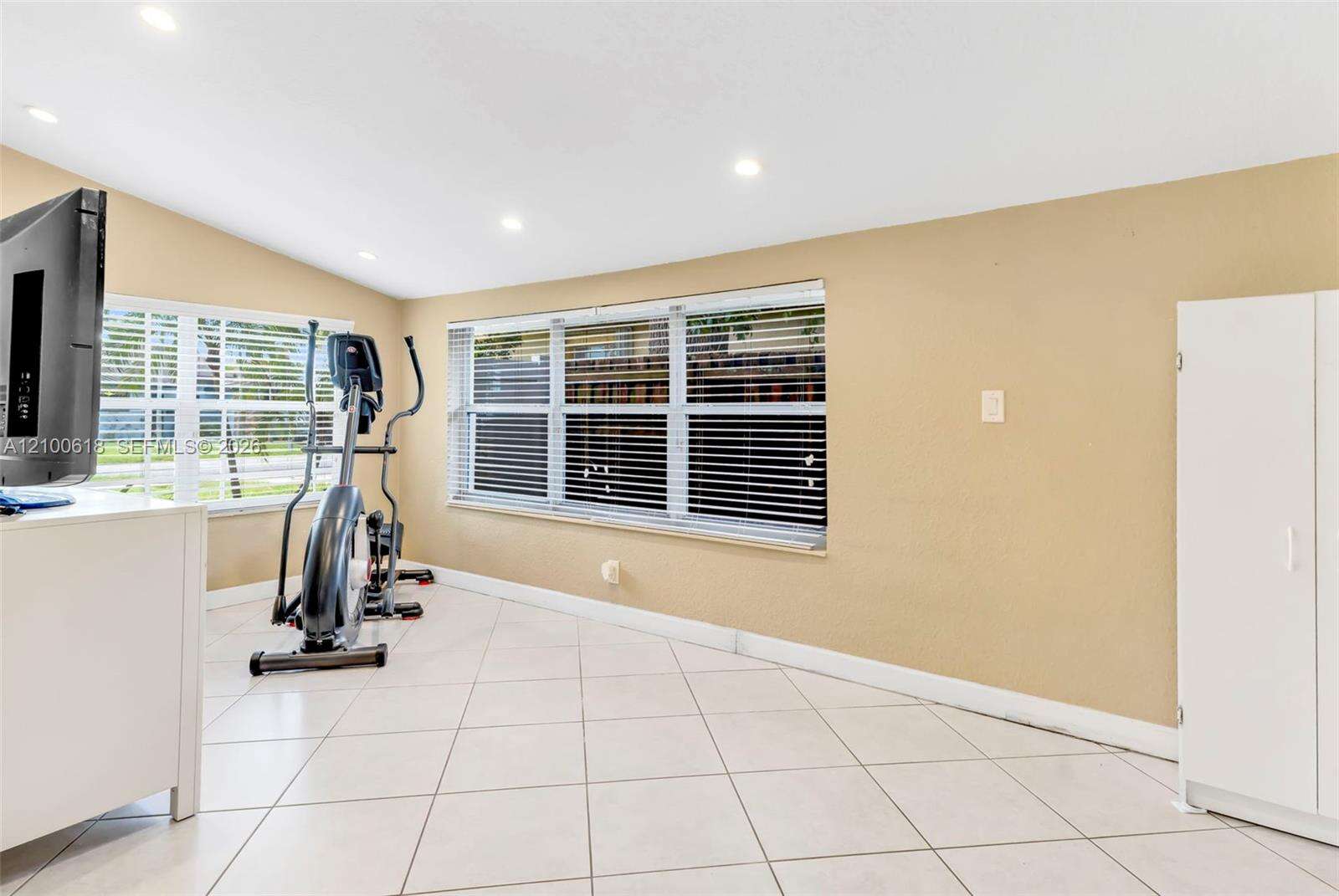 3225 Arthur Ter, Hollywood, FL 33021 - For Sale photo 9