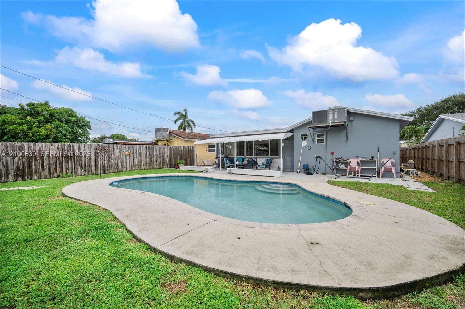 540 Rainbow Dr, Hollywood, FL 33021 - For Sale photo 1
