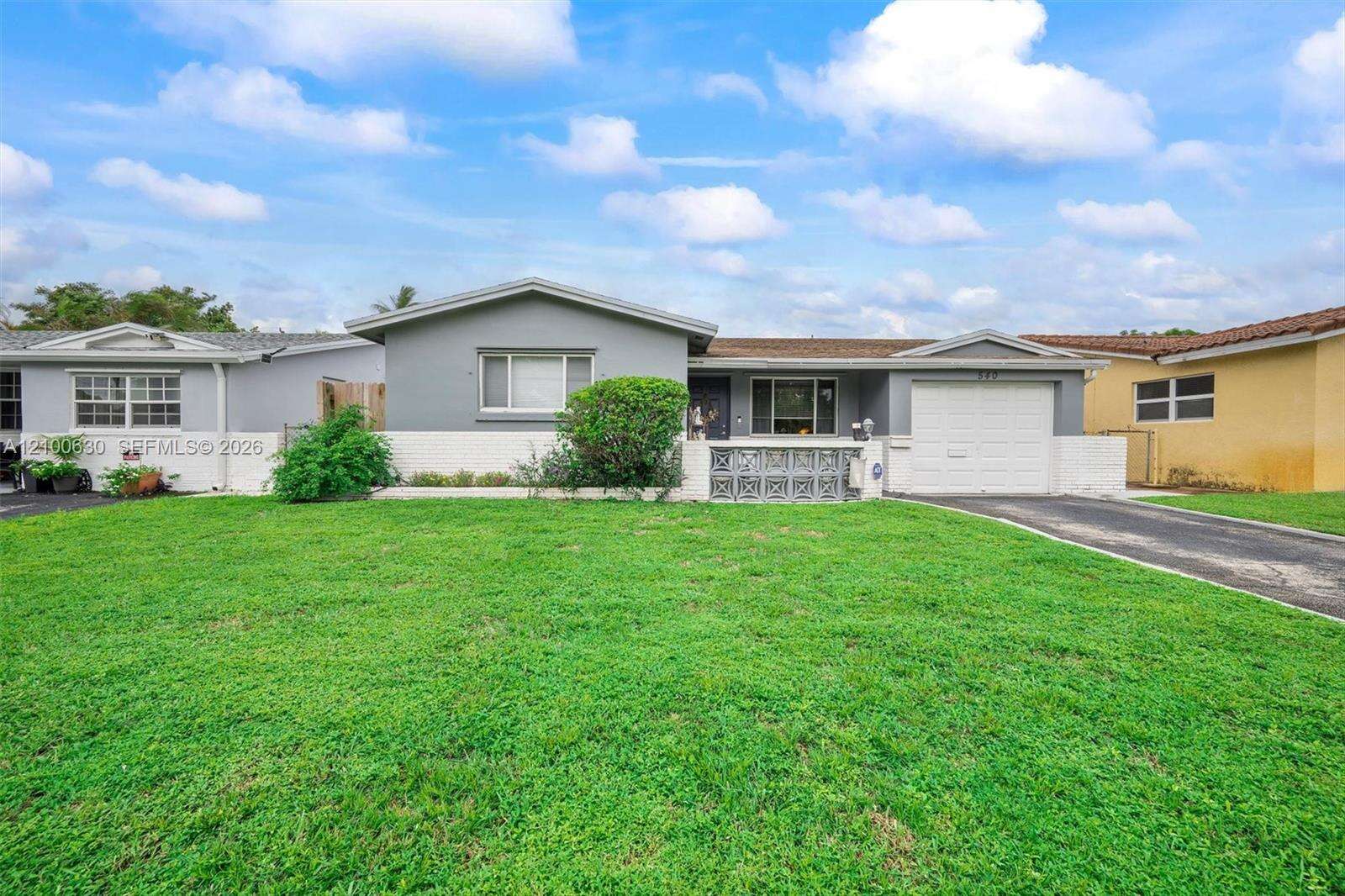 540 Rainbow Dr, Hollywood, FL 33021 - For Sale photo 2