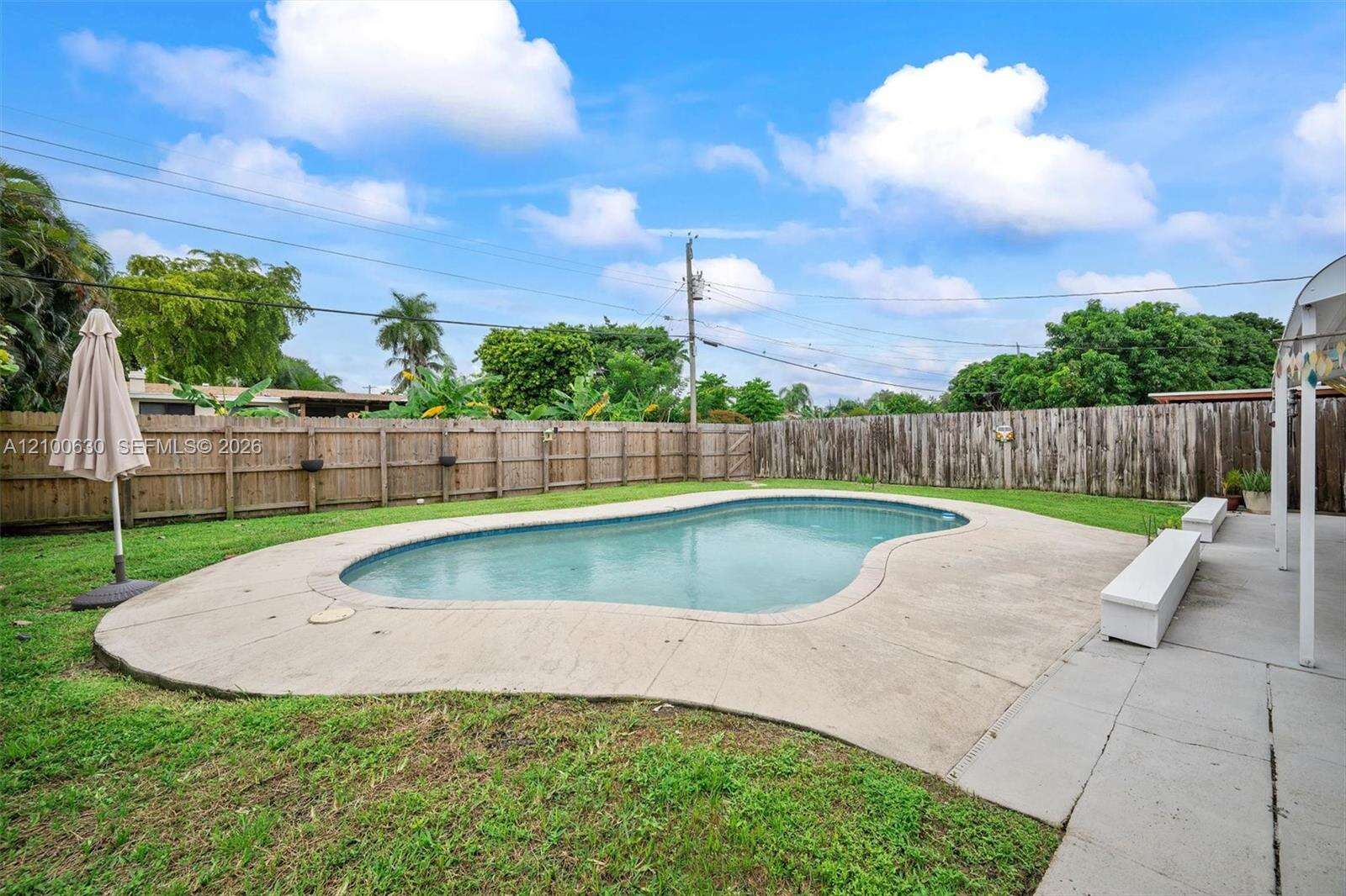 540 Rainbow Dr, Hollywood, FL 33021 - For Sale photo 4