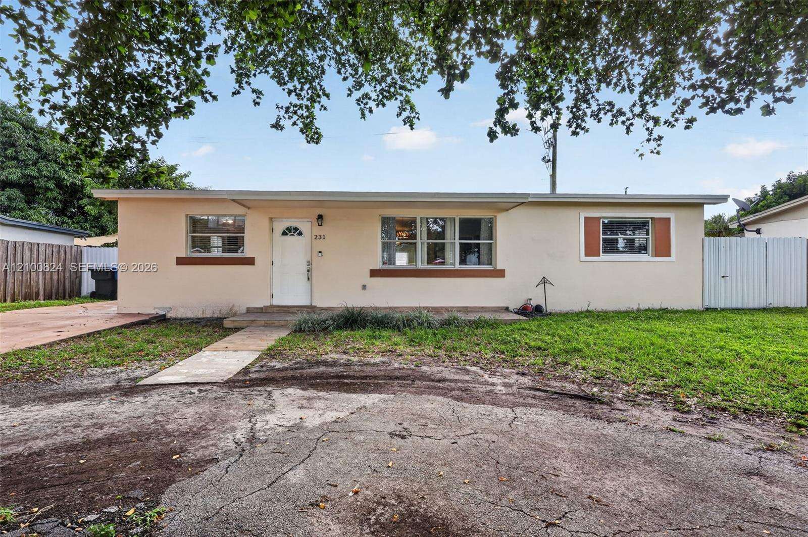 231 65th Ter, Hollywood, FL 33024 - For Sale photo 1