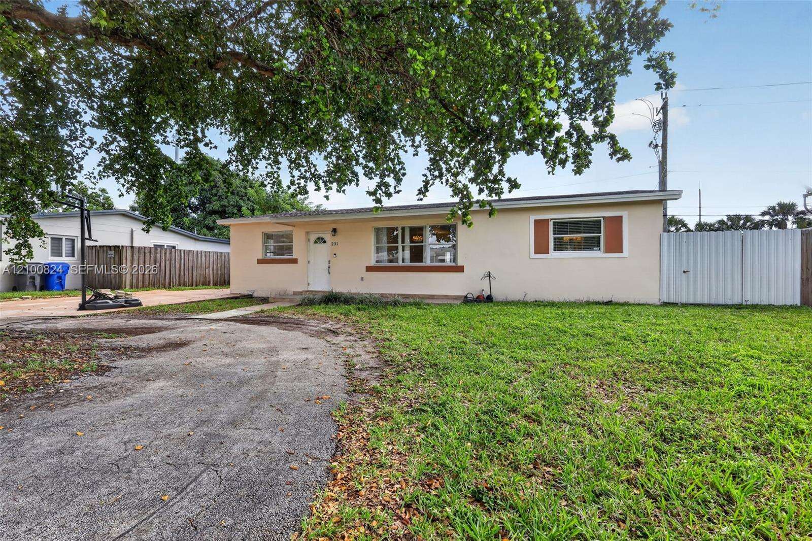 231 65th Ter, Hollywood, FL 33024 - For Sale photo 2