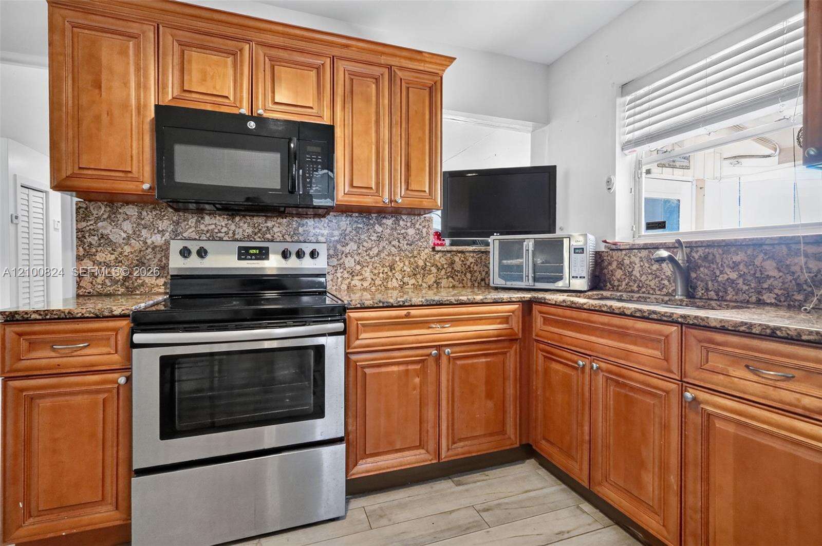 231 65th Ter, Hollywood, FL 33024 - For Sale photo 14