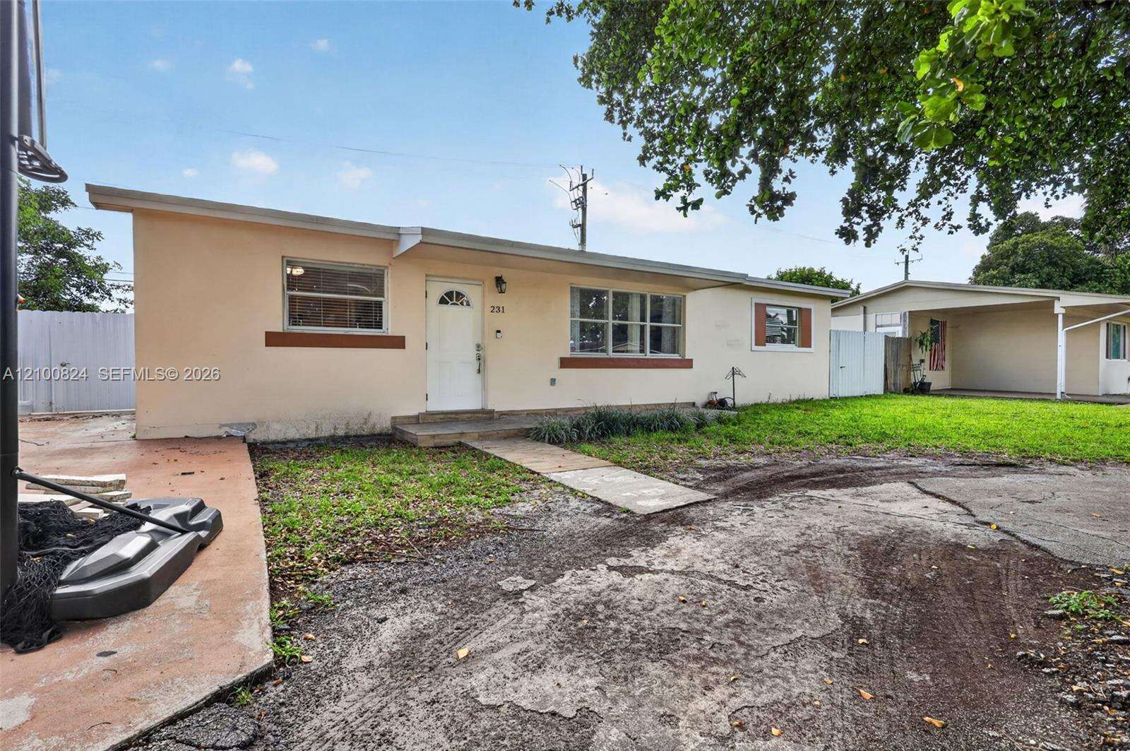 231 65th Ter, Hollywood, FL 33024 - For Sale photo 3