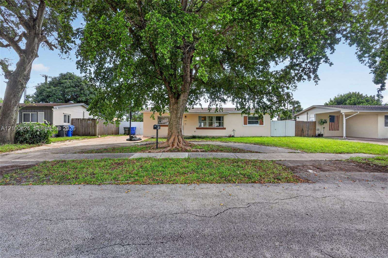 231 65th Ter, Hollywood, FL 33024 - For Sale photo 4