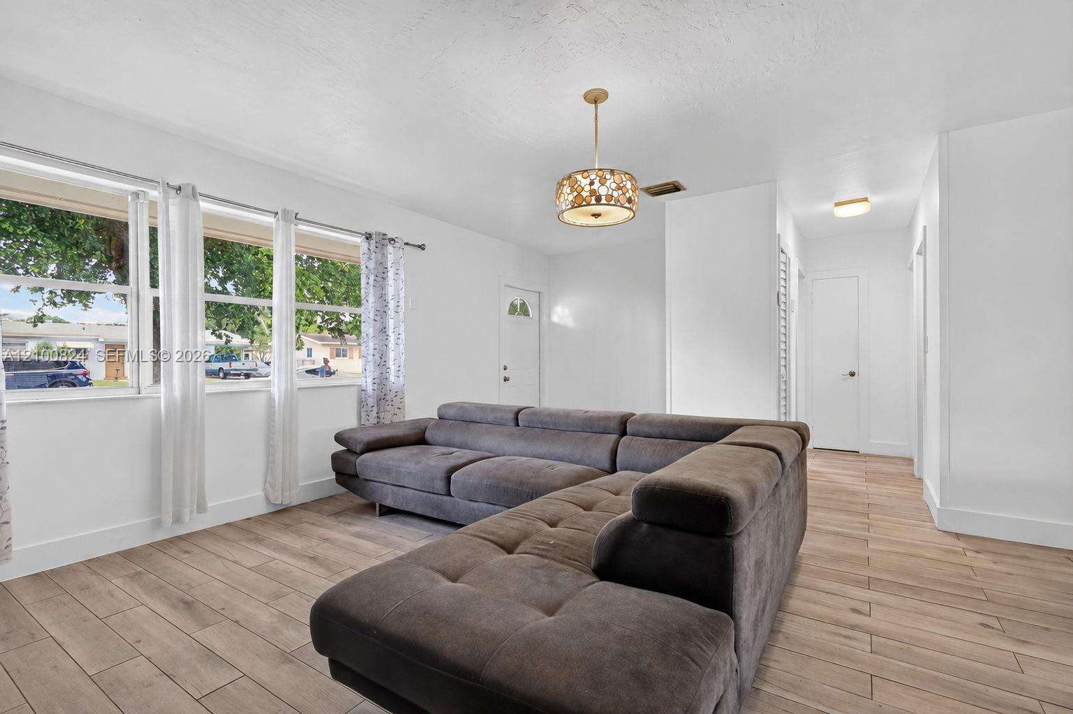 231 65th Ter, Hollywood, FL 33024 - For Sale photo 8
