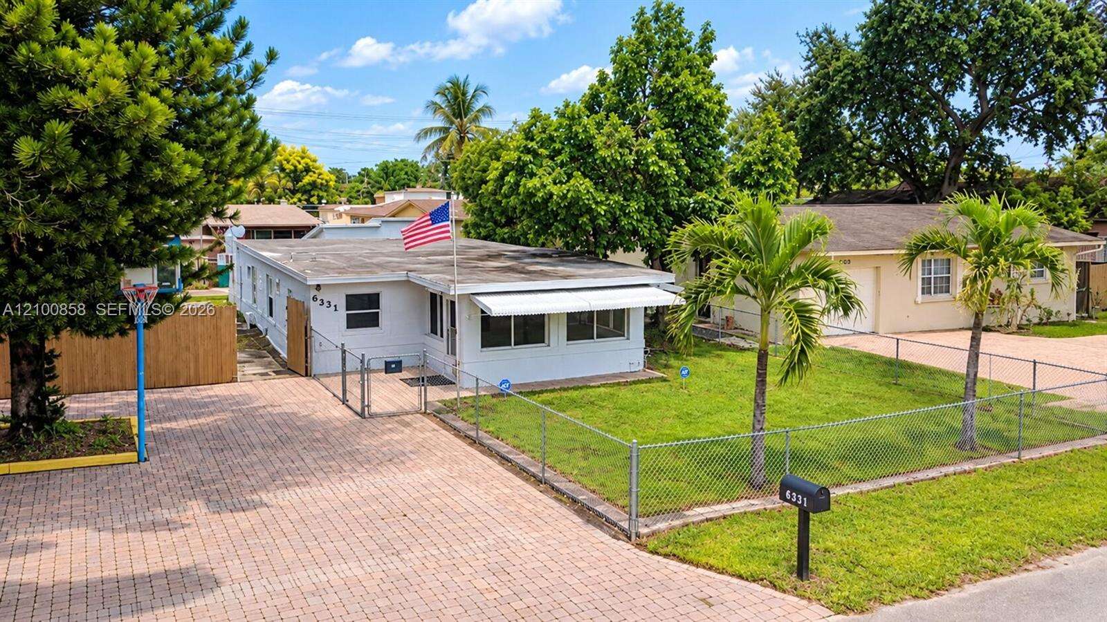 6331 Taylor St, Hollywood, FL 33024 - For Sale photo 1