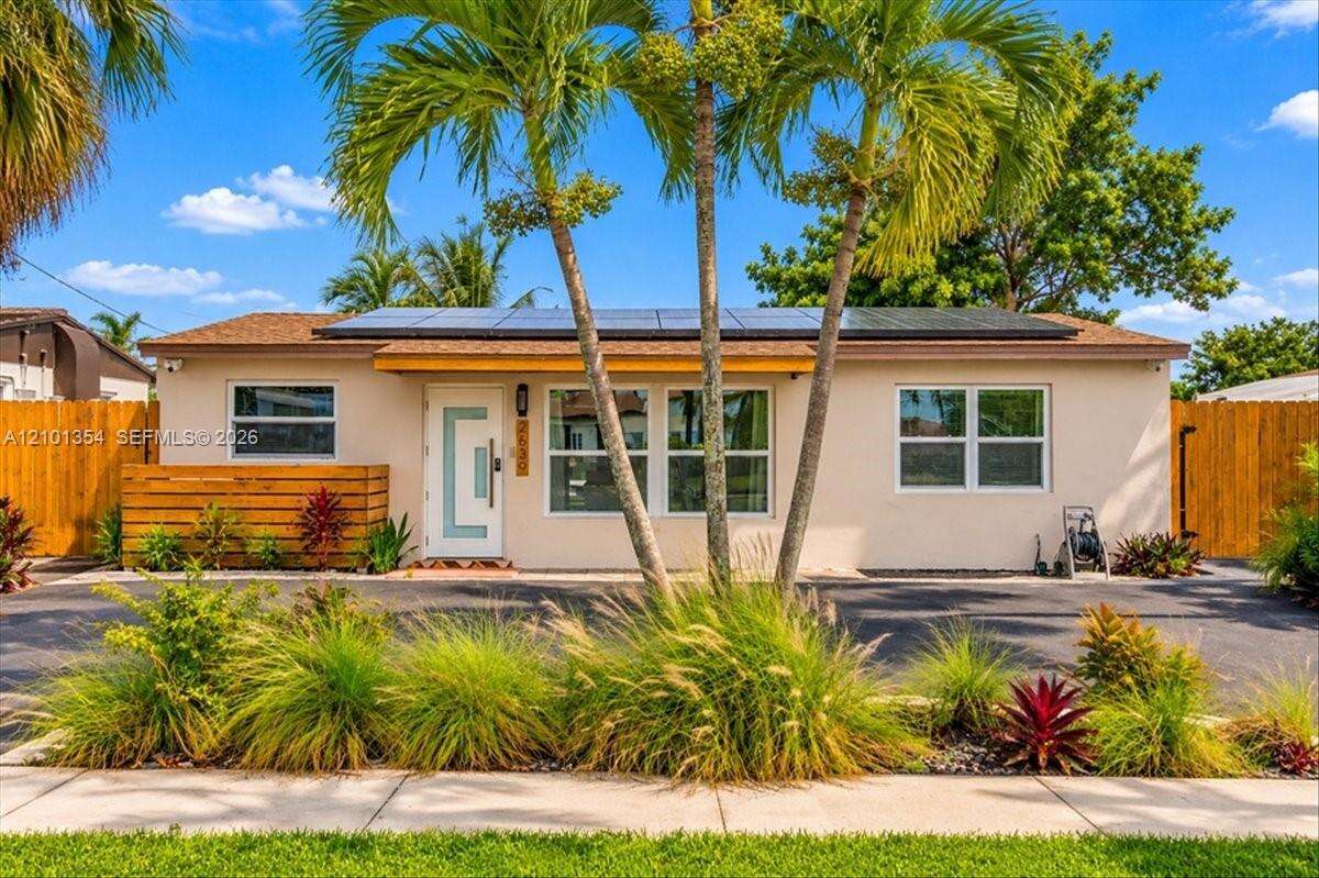 2639 Sherman St, Hollywood, FL 33020 - For Sale photo 2