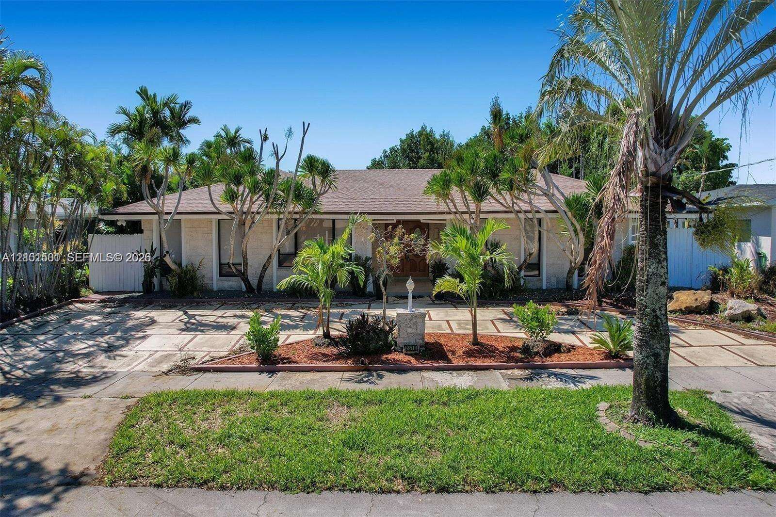 2310 195th St, Miami, FL 33180 - For Sale photo 1