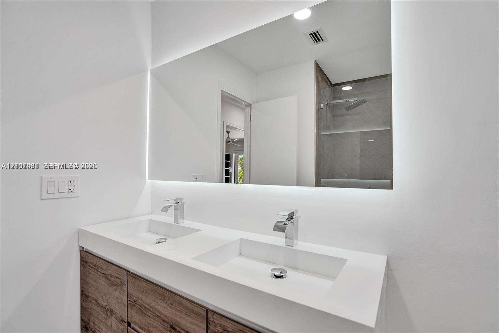 2310 195th St, Miami, FL 33180 - For Sale photo 16
